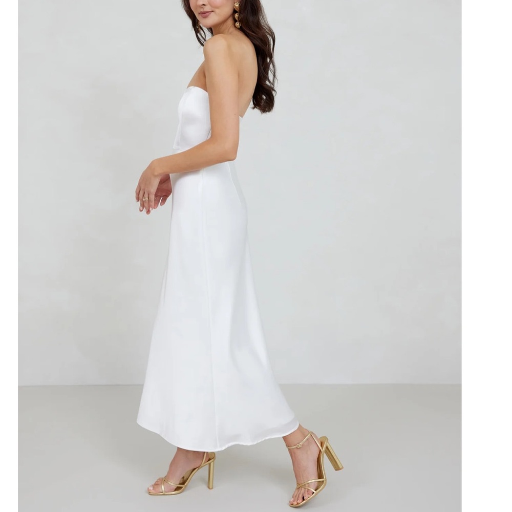 Runs small more like a size 14 even tho it is XXL